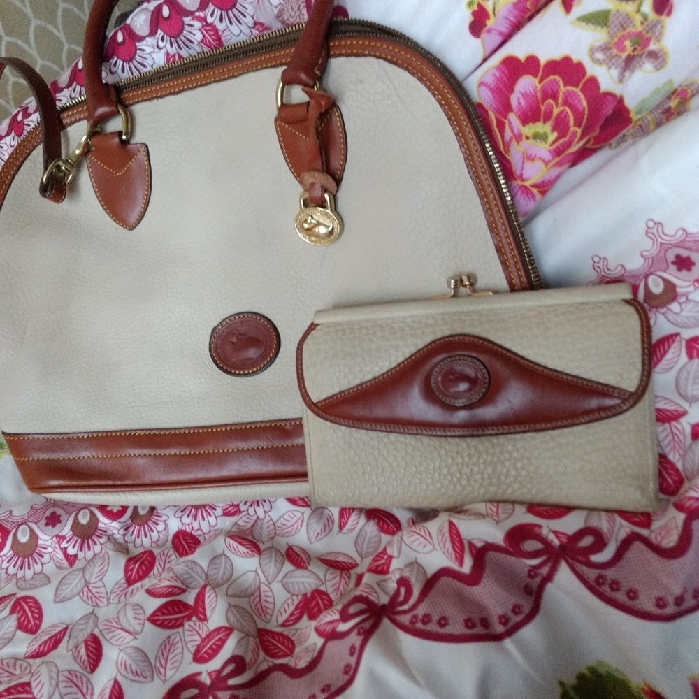 Authentic/ Vintage  Dooney and Bourke  handbag/ w